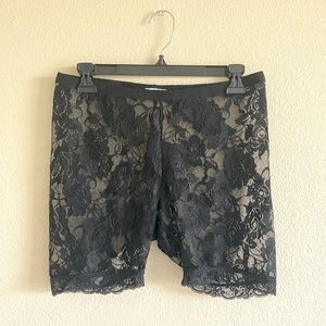 UO Lace Biker Shorts in Black